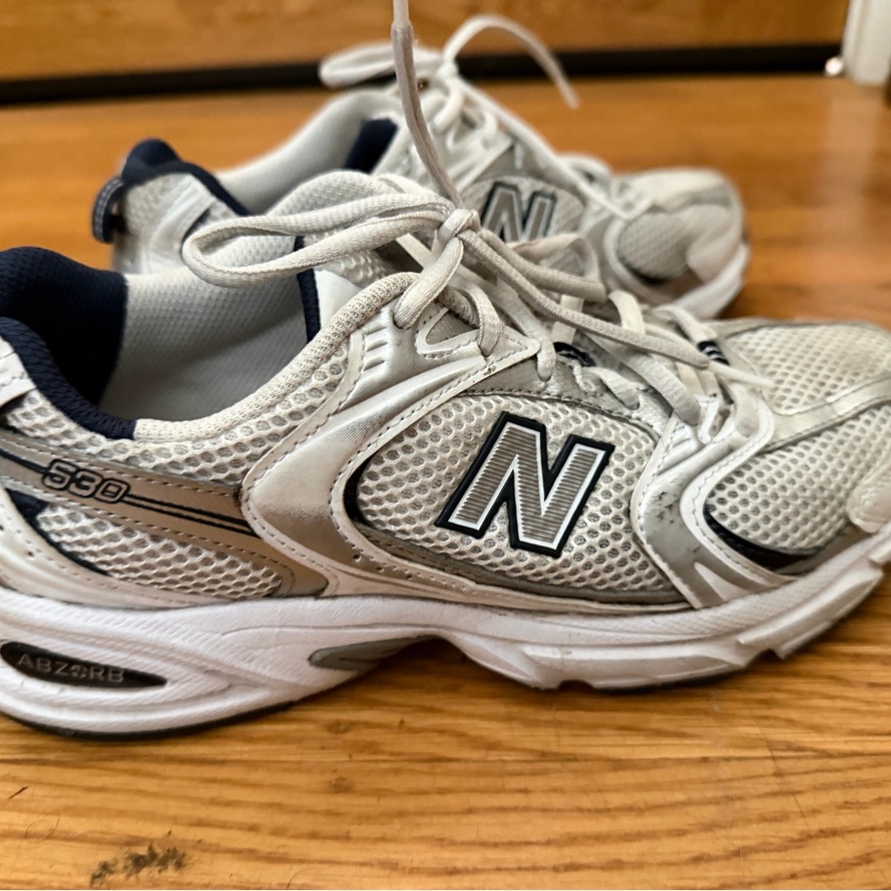 New Balance white & Navy Sneakers
